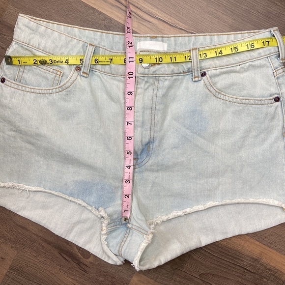 H&M Women’s Light Wash High Waisted Denim Jeans Shorts Size 14 - Picture 7 of 12